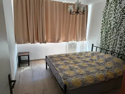 închiriez ap două camere Bd Constructorilor